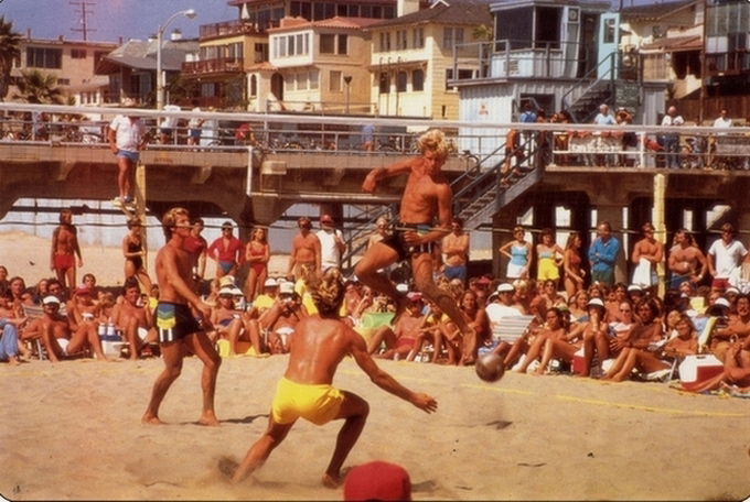 Mais qui ça peut bien être à l'attaque ???